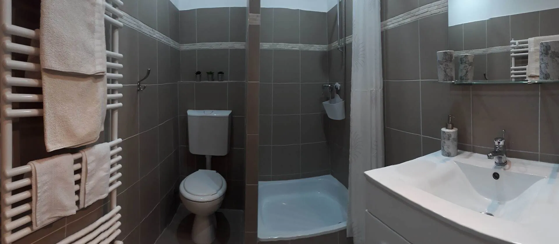 Hotel Hedi Vendeghaz Erlau