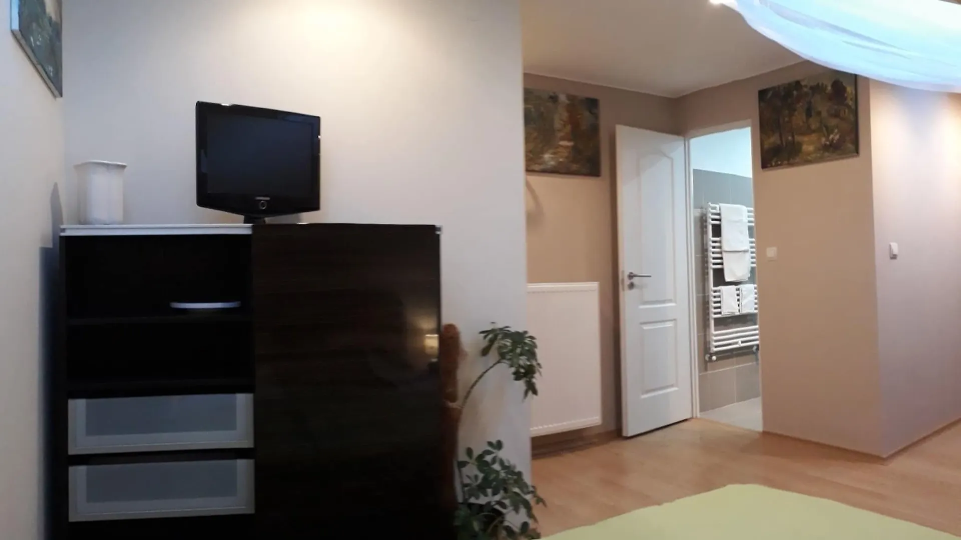 Hotel Hedi Vendeghaz Erlau